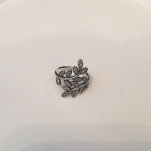 Pandora sparkling leaves size 7/54